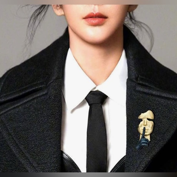 Abstract Art Black & Gold Mask Enamel Lapel Silence is Gold Thinker Brooch - Picture 2 of 4